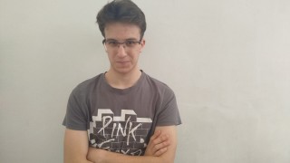 Абитуриентът Атанас Митрев от Езикова гимназия Христо Ботев в Кърджали