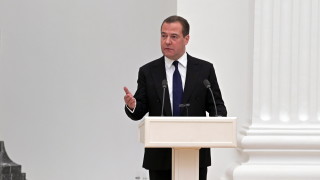 Медведев: Гоненето на руски дипломати по света не решава никакви проблеми