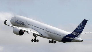 Първи полет на Еърбъс А350