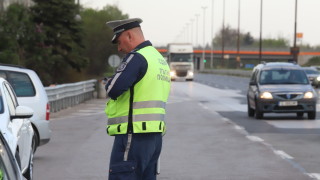 Предпразнично полицията в Бургас лови шумни коли и проверява за тъмни стъкла
