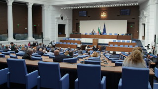 Парламентът ще заседава извънредно тази вечер ГЕРБ СДС и ДПС