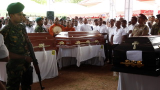 Броят на загиналите при бомбените атентати в Шри Ланка достигна