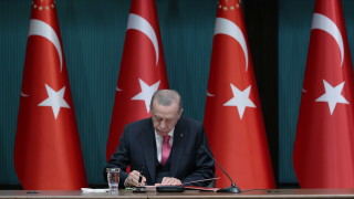 Президентът на Турция Реджеп Тайип Ердоган официално насрочи парламентарните и