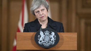 Британският печат отразява хаоса в кабинета на премиера