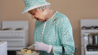 Преди време споделихме какво закусва Елизабет II малко черен