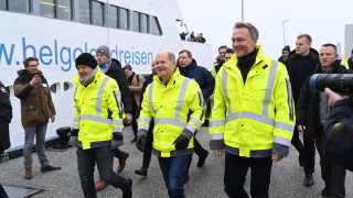 В Германия откриха първия терминал за втечнен газ