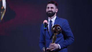 Димитър Илиев е "Футболист на годината", получи наградата си лично от Бербатов