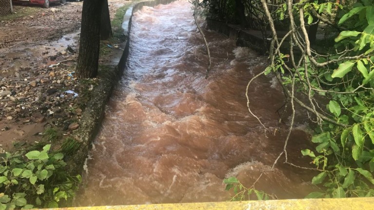 В кафяво се оцветиха водите на река Фотиновска в Родопите,