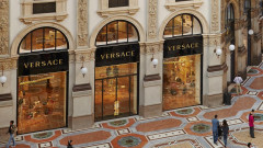 Италианската Prada иска да купи модния гигант Versace