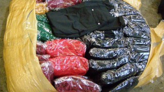 Над 2500 контрабандни дрехи и 350 парфюма задържаха на Дунав мост при Русе