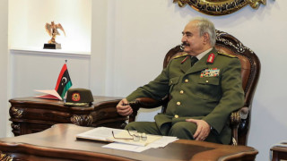 Либийският военен лидер Халифа Хафтар призова в петък за създаване