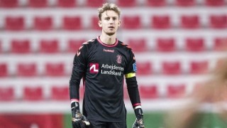 Айнтрахт Франкфурт си осигури заместник на вратаря Лукас Храдецки Финландският