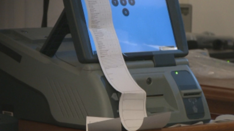 Подготовката за машинно и за гласуване с хартиена бюлетина трябваше