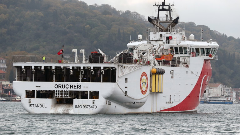 Турски кораб отново сондира за газ въпреки призивите на Запада