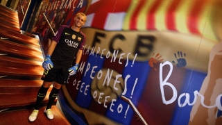 Резервният вратар на Барселона Яспер Силесен засипа със суперлативи новия