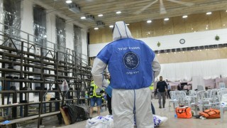 Най малко двама души са загинали а 167 са ранени при