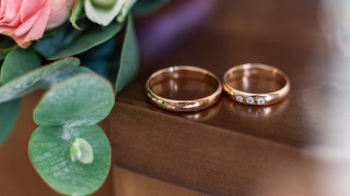 Всеки който е в дългосрочен брак или партньорство може да