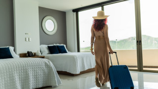 В момента в който прекрачим прага на хотелската стая обикновено