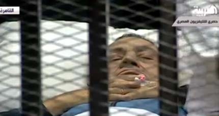 Докараха на легло Мубарак за делото в Кайро 