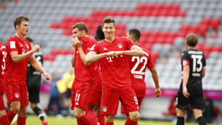 Нападателят на Байерн Мюнхен Роберт Левандовски реализира два гола