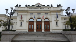 ГЕРБ доволни, че нямат червени линии с ДБ, те ги отрязаха за първия мандат