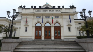 Парламентарните групи на коалицията ГЕРБ СДС и на Демократична България се