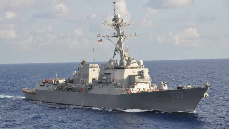 Патрулен кораб на американския военноморски флот е изстрелял предупредителни изстрели