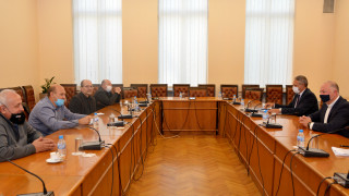 Държавата има готовност за подкрепа на таксиметровите превозвачи за облекчаване на