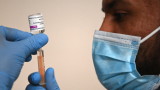  Англия отваря COVID-19 имунизацията за всички от 56 години нагоре 