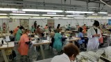 Борисов призова шефовете в завод за защитни облекла да дават повече пари и вит. С на работниците