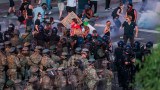 Китай се подигра на Съединени американски щати, по какъв начин пази човешки права и праща войска против протестиращи 