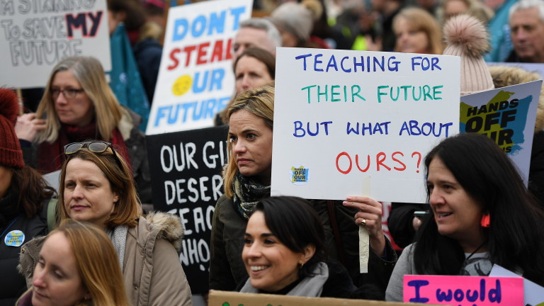 Учители в Англия и Уелс стачкуват през февруари и март