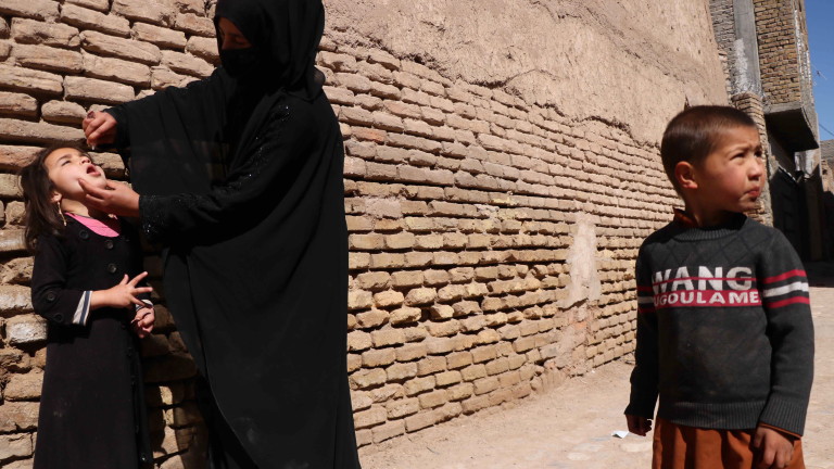 СЗО и УНИЦЕФ с подкрепата на талибаните започват ваксинация срещу полиомиелит в Афганистан 