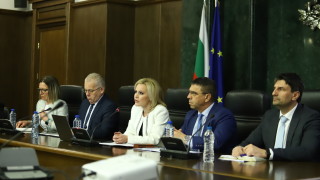 6 са задържаните иракчанин иранец и четирима български граждани