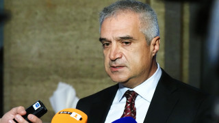 Енергийният министър Румен Радев посрещна с насмешка че от парламентарната