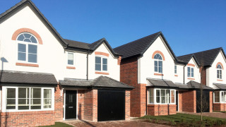 Цените на жилищата във Великобритания се сринаха най рязко от почти