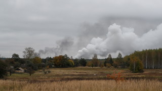 Украйна изпрати самолети заради голям пожар в „гърмящия” военен склад