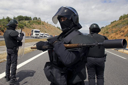 7 души са ранени при сблъсъци между миньори и полиция в Испания