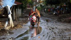 Над 1000 загинали от наводненията в Индонезия и Шри Ланка