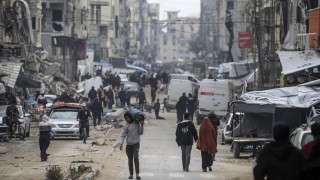 Израелски огън уби най малко 40 души половината от които близо