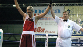 Спас Генов и Кубрат Пулев с победи на европейското по бокс