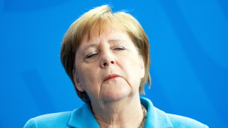 Германският вестник Кьолнер Щат Анцайгер призовава канцлера Ангела Меркел да