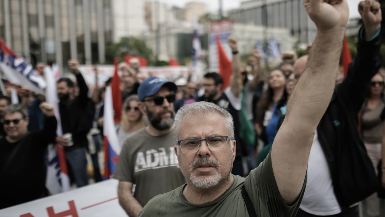 Стотици гръцки транспортни работници протестираха в столицата Атина в сряда,