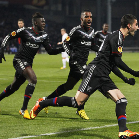 Наполи купува звездата на Лион