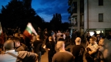 Под полицейска блокада стотици крещят „пришълците вън“ в Овча купел