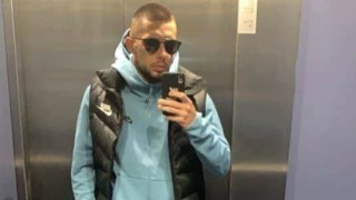 Защитник на ЦСКА в синьо, приятелите му отбелязват, че не му отива... 