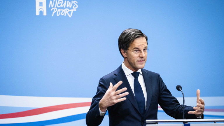 Кабинетът на премиера на Нидерландия Марк Рюте обмисля колективна оставка,