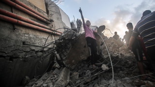 Израел пусна кадри от масиран въздушен удар в отговор на ракетите от Газа  