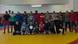 Националите ни по борба от класическия стил вече доста време са