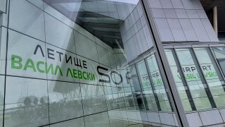 Самолет е кацнал аварийно на летище Васил Левски в София